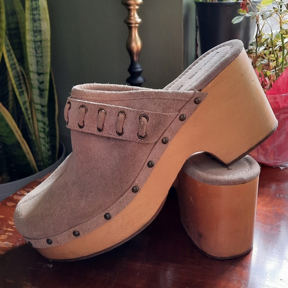 [Hokus Pokus] Vintage boho suede leather slip on clogs. - Picture 1 of 7